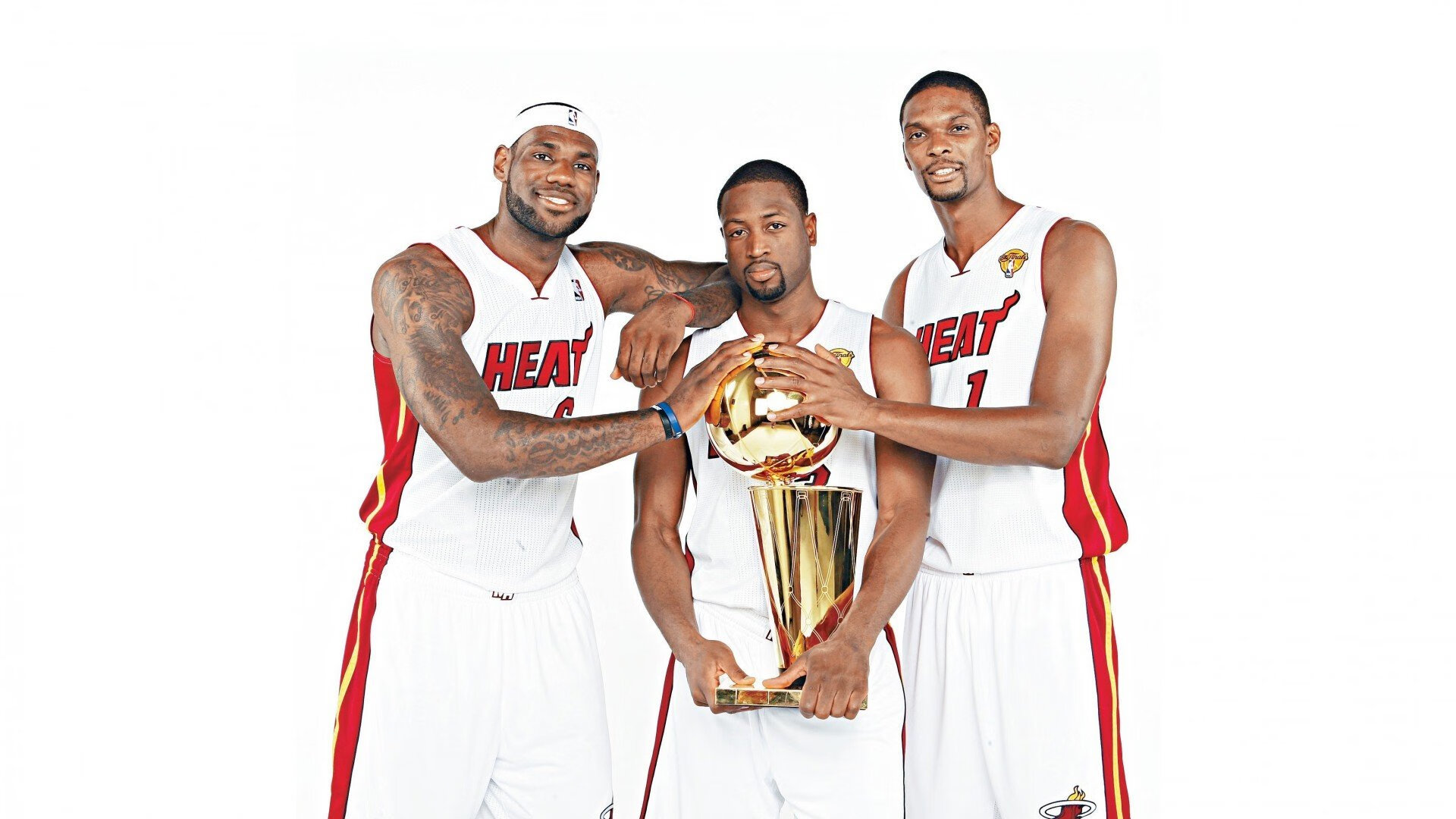 赛季中期最佳阵容名单公布,引起球迷热议,赛季中旬